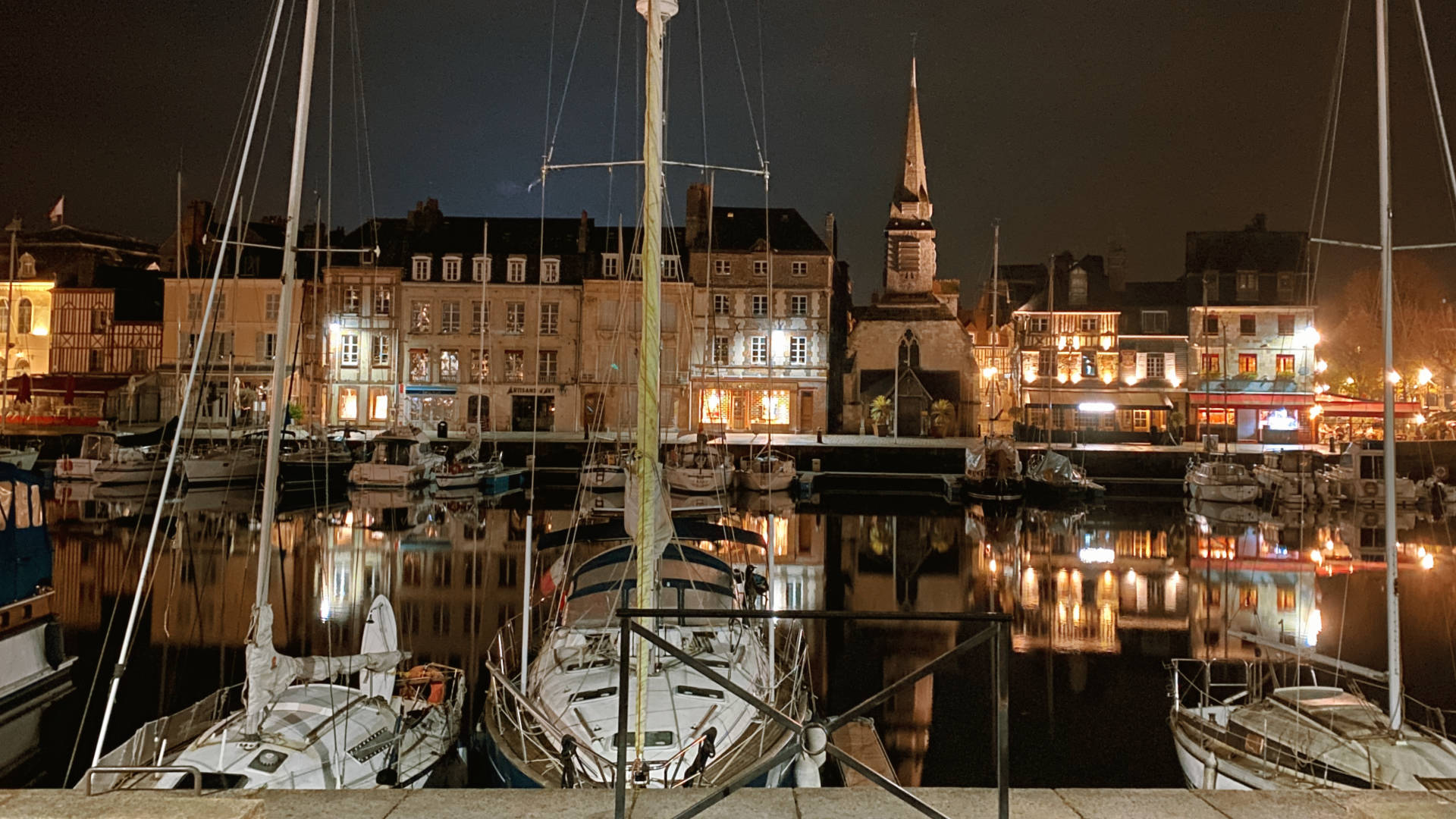 BASSIN%20FROM%20QUAI%20ST%20Ca%20NIGHT%20TIME
