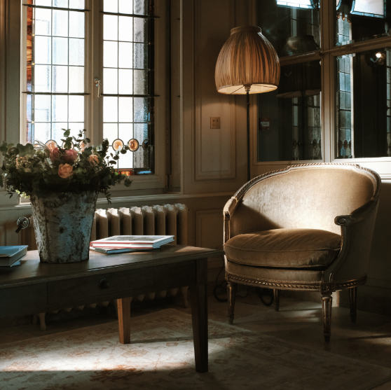 SALON%20FLOWER%26CHAIR%20SQUARE